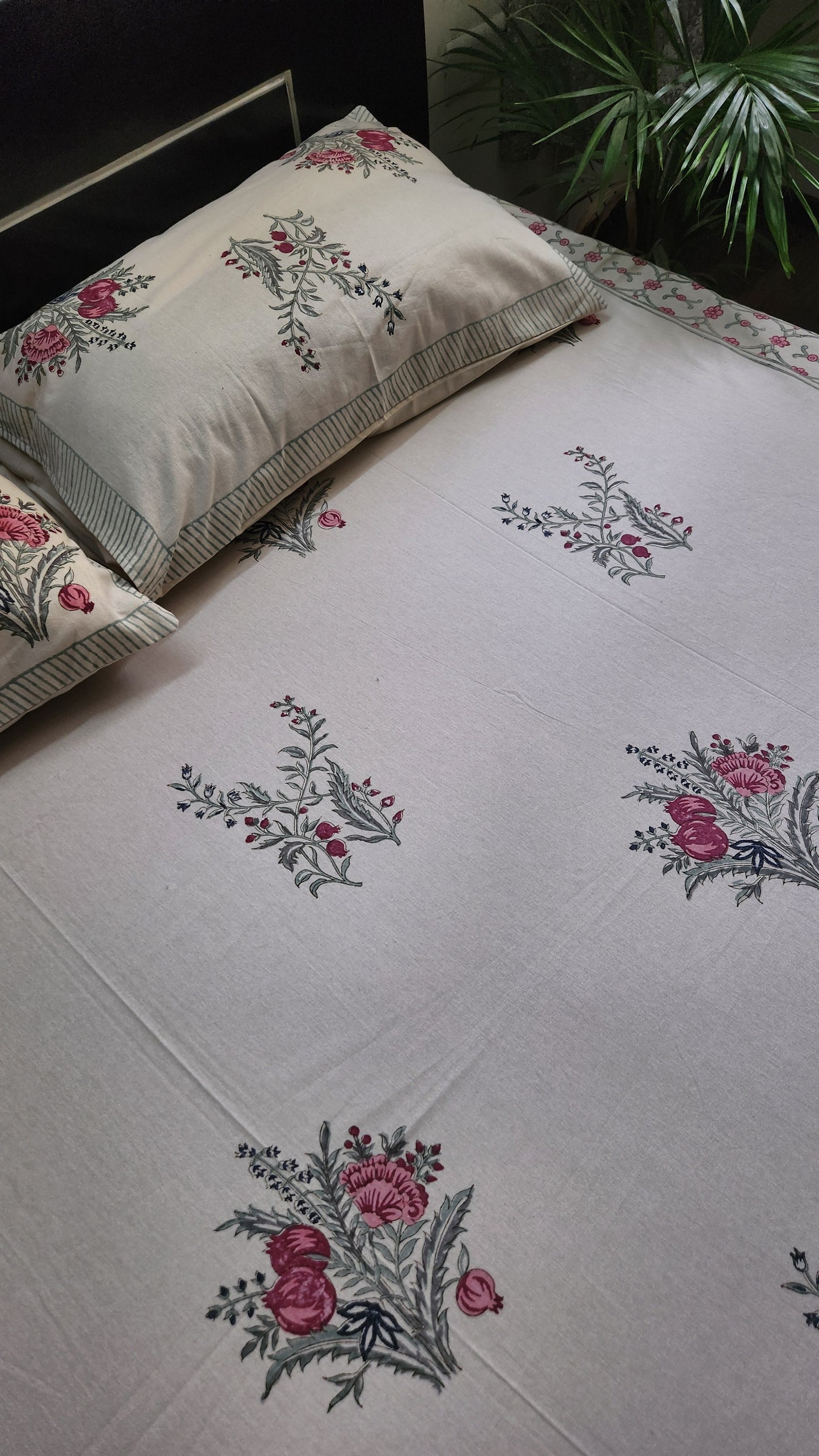 Pink booti handblock print bedsheet